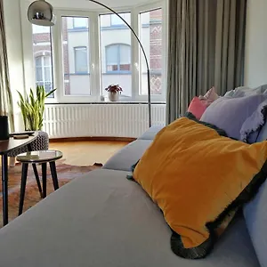 https://large-apartment-800m-from-the-beach-90-square-meters.bruges-hotels.info